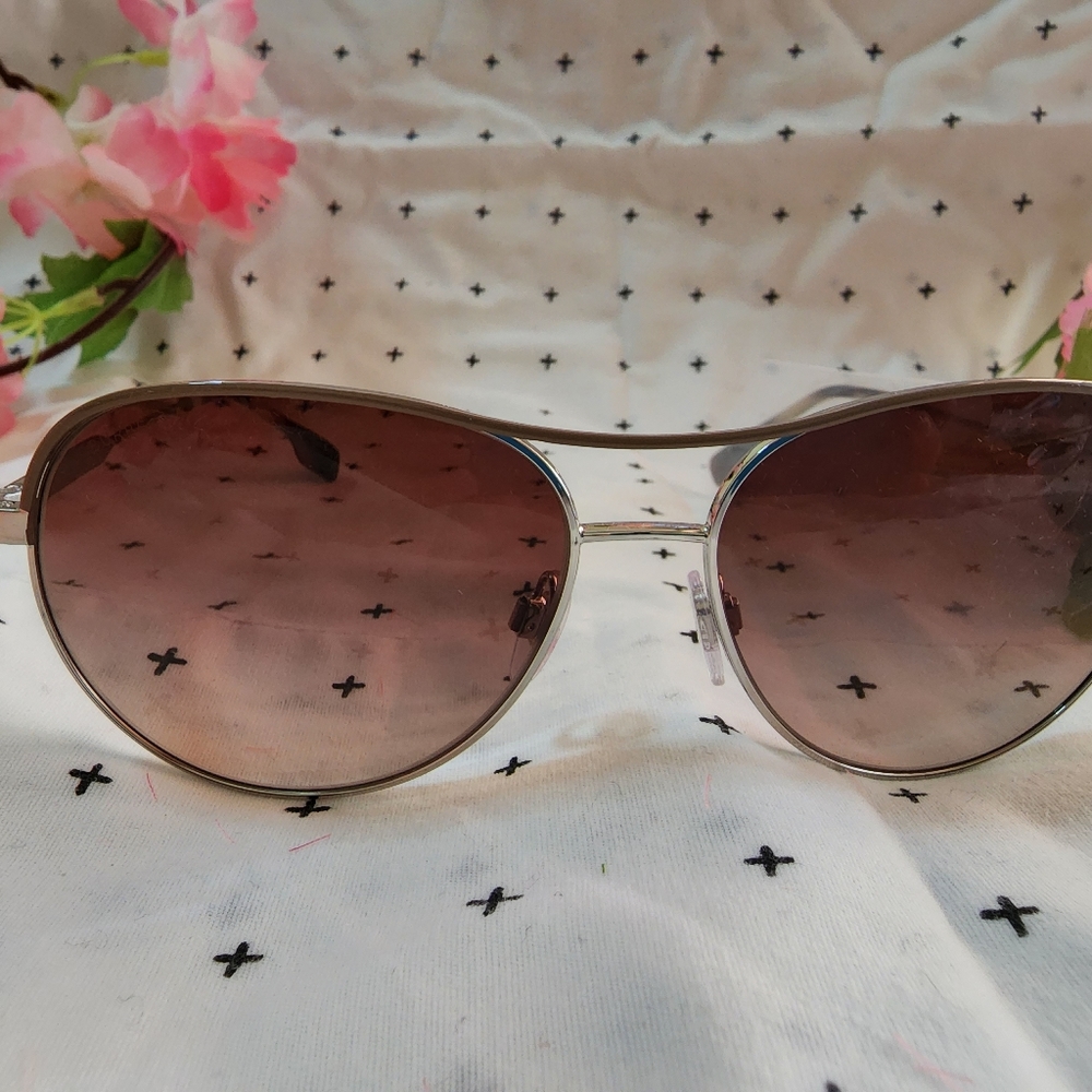 Burberry Sunglasses - Picture 12 of 13